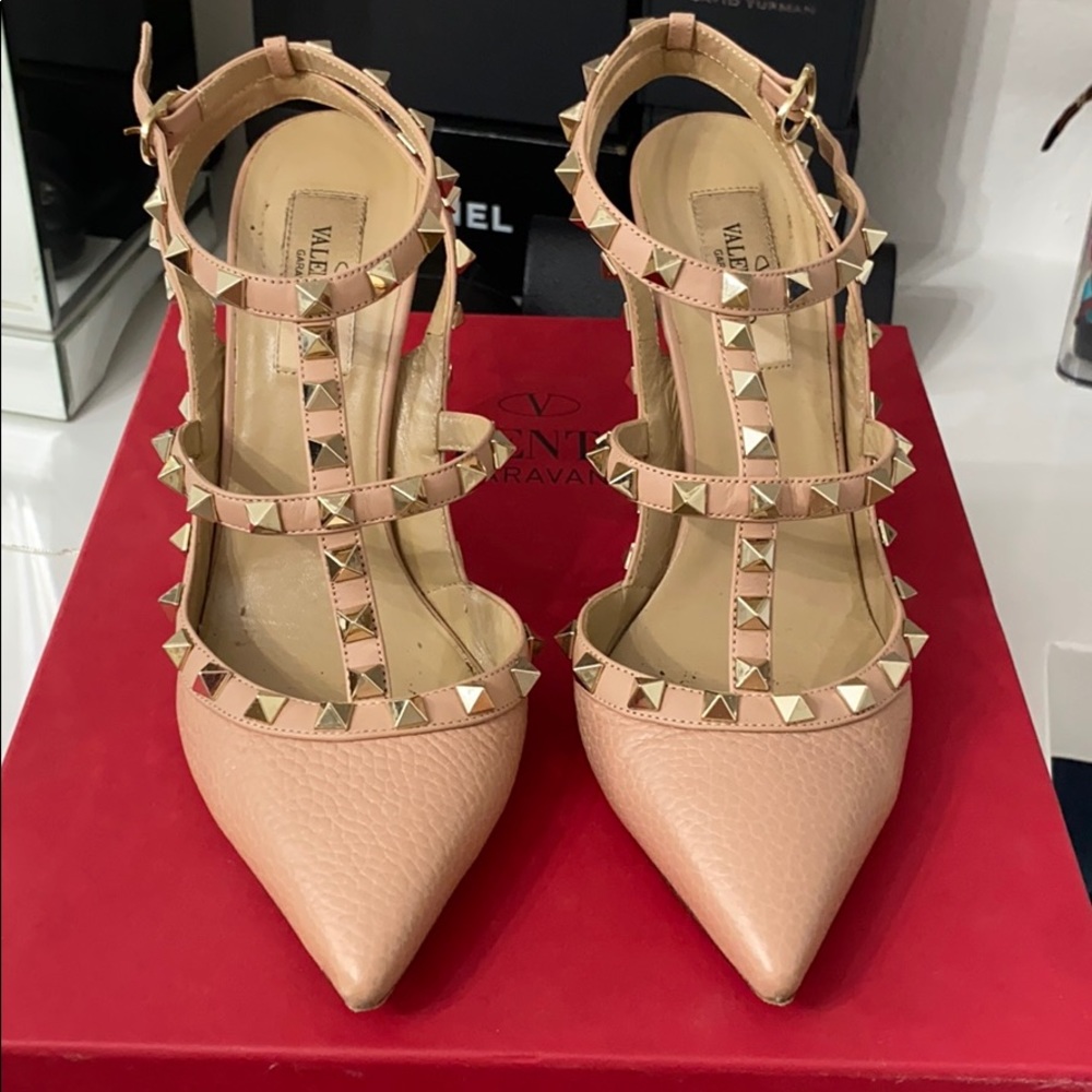 Valentino rock stud heals in nude, skin color